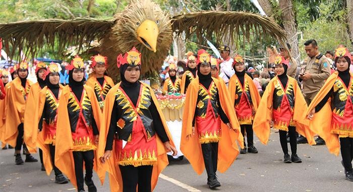 Jadwal Pawai Pembangunan Belitung hingga 2025, Rute Berubah 1 20240831 Peserta Pawai pembangunan Belitung 2024 saat melewati panggung kehormatan