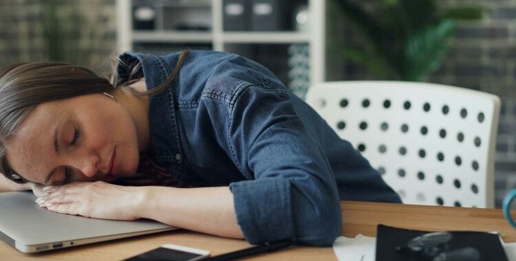 Mengapa Kita Suka Menunda? 4 Penyebab Prokrastinasi dan Solusinya 1 AA1H9liY