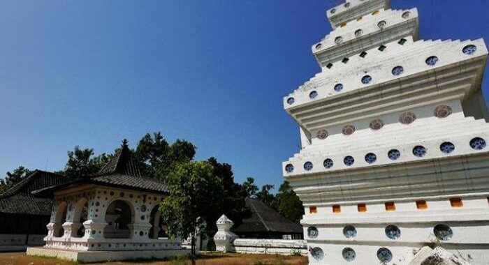 Itinerary Cirebon 2 Hari 1 Malam, Solo Traveling dari Tegal dengan Anggaran Rp 900 Ribu 1 AA1KyMFV