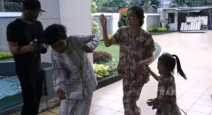 Datang dan Joget, Aksi Betrand Peto Di Pesta Ultah Ruben Onsu Terekam 1 sarwendah pukul betrand peto gegara thalia putri onsu